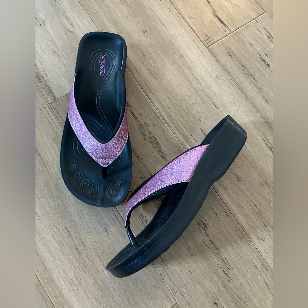 Aerothotic pink glitter slide thong women’s sandals. Size 37/6.5